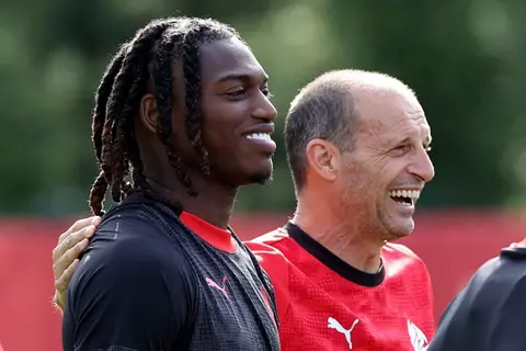 "لم يعد شابًا".. أليجري ورابيو يهاجمان رافائيل لياو